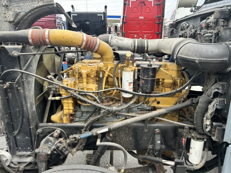 
								1993 Peterbilt 379 – New Engine full									
