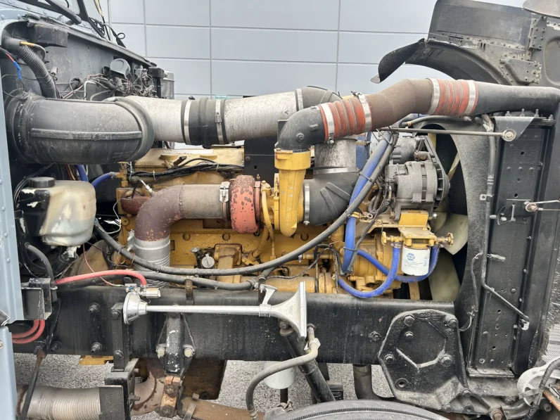 
								1993 Peterbilt 379 – New Engine full									