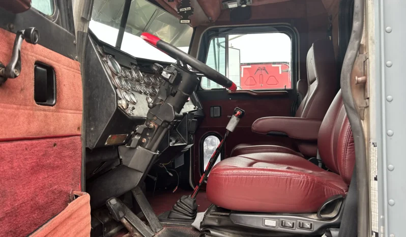 
								1993 Peterbilt 379 – New Engine full									
