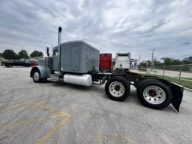 1993 Peterbilt 379 – New Engine