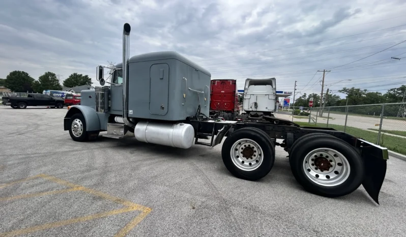 
								1993 Peterbilt 379 – New Engine full									