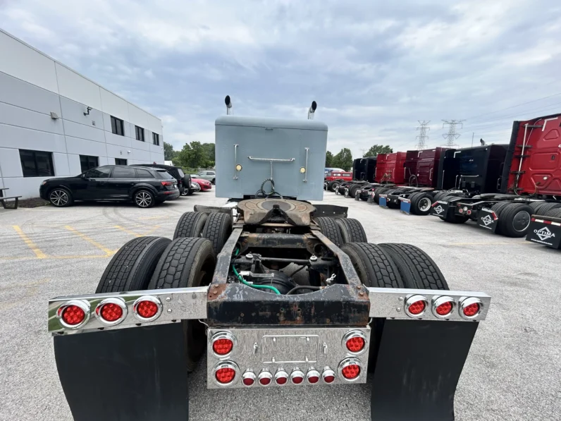 
								1993 Peterbilt 379 – New Engine full									