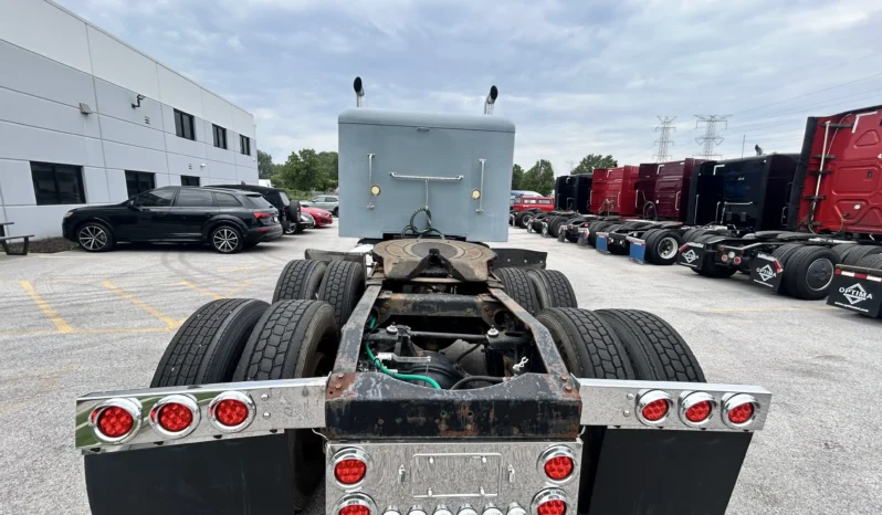 
								1993 Peterbilt 379 – New Engine full									