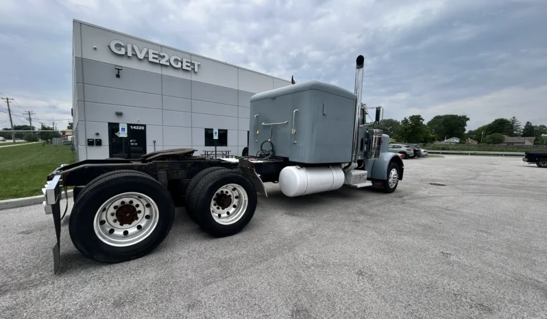 
								1993 Peterbilt 379 – New Engine full									