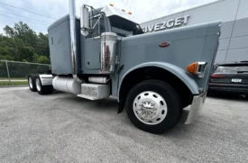 1993 Peterbilt 379 – New Engine