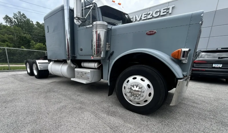 
								1993 Peterbilt 379 – New Engine full									