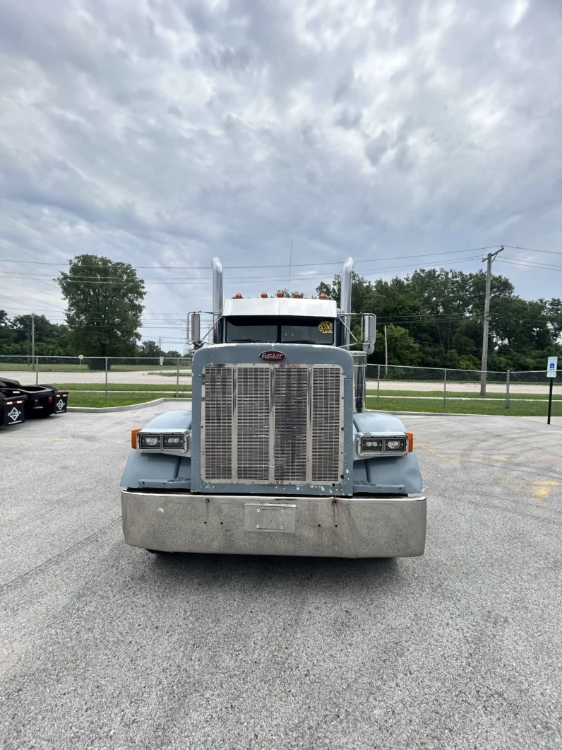 
								1993 Peterbilt 379 – New Engine full									