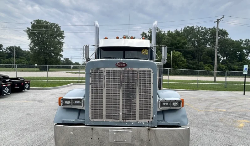 
								1993 Peterbilt 379 – New Engine full									