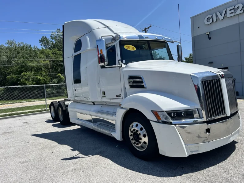 
								2018 WESTERN STAR 5700XE full									