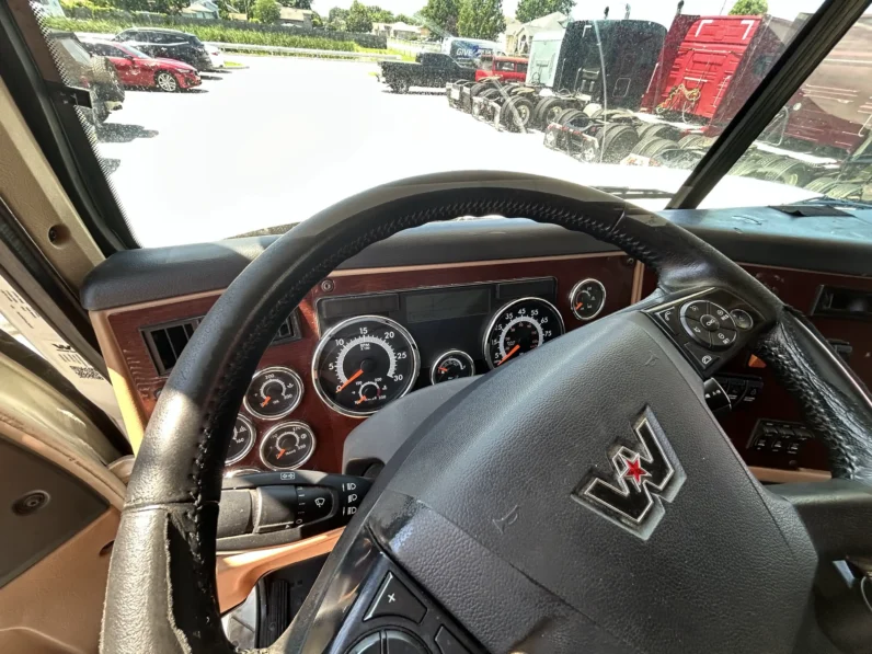 
								2018 WESTERN STAR 5700XE full									