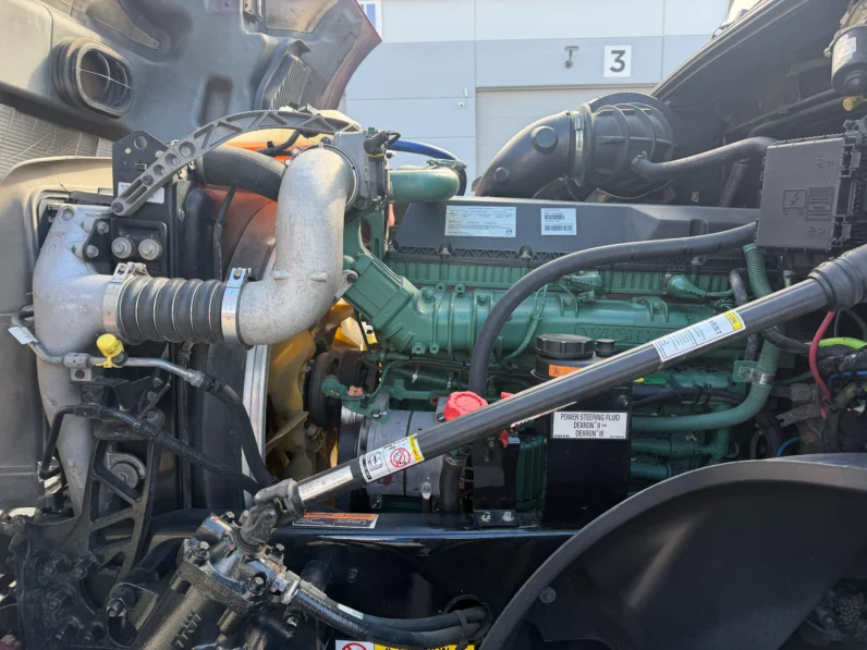 
								2019 VOLVO VNL740 full									