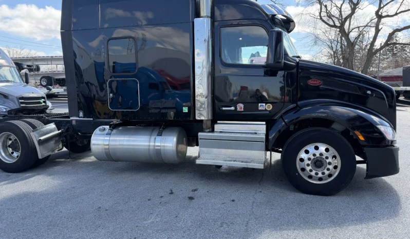 
								2022 PETERBILT 579 full									