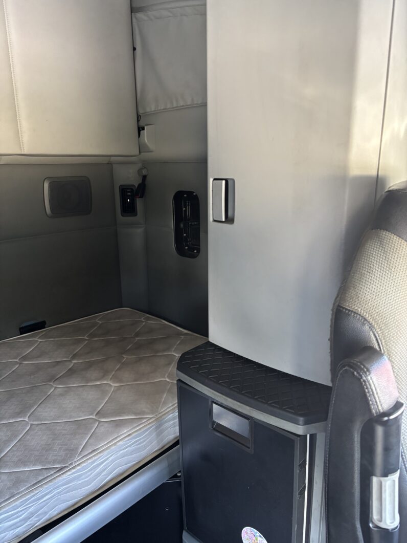 
								2020 KENWORTH T680 full									
