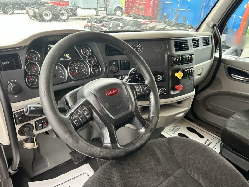 
								2020 PETERBILT 579 full									
