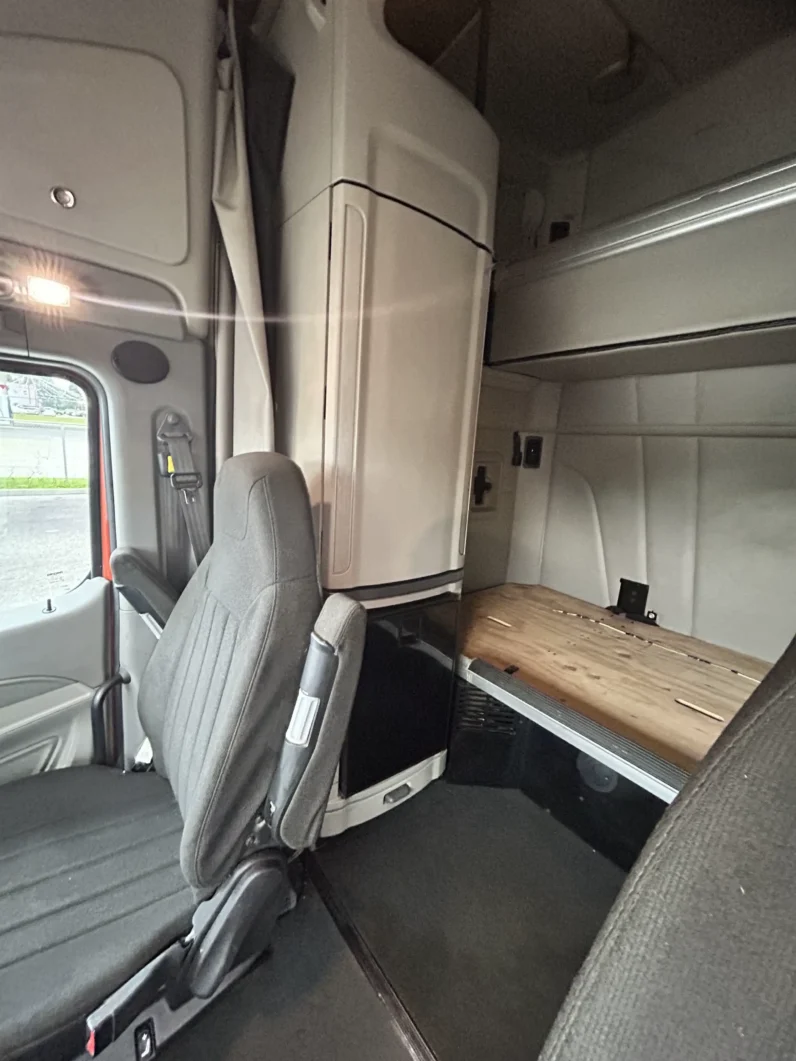 
								2020 PETERBILT 579 full									