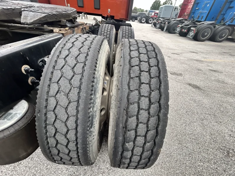 
								2020 PETERBILT 579 full									
