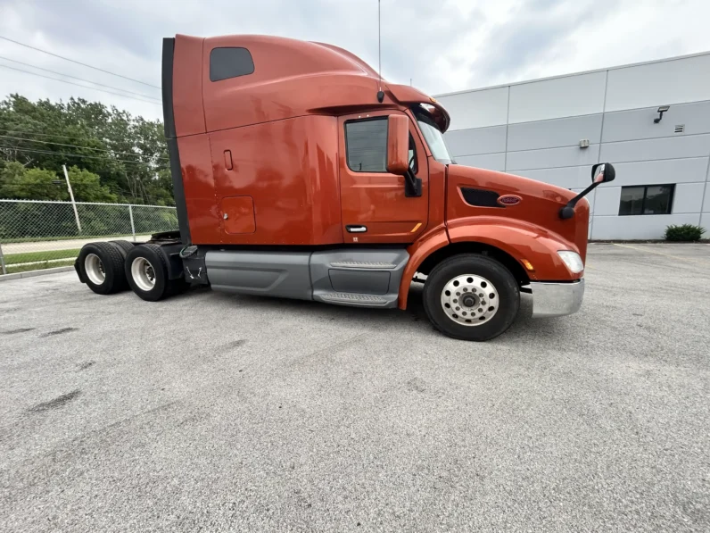
								2020 PETERBILT 579 full									