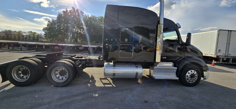 
								2022 Peterbilt 579 full									