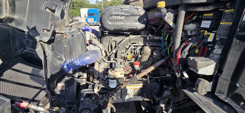 
								2022 Peterbilt 579 full									