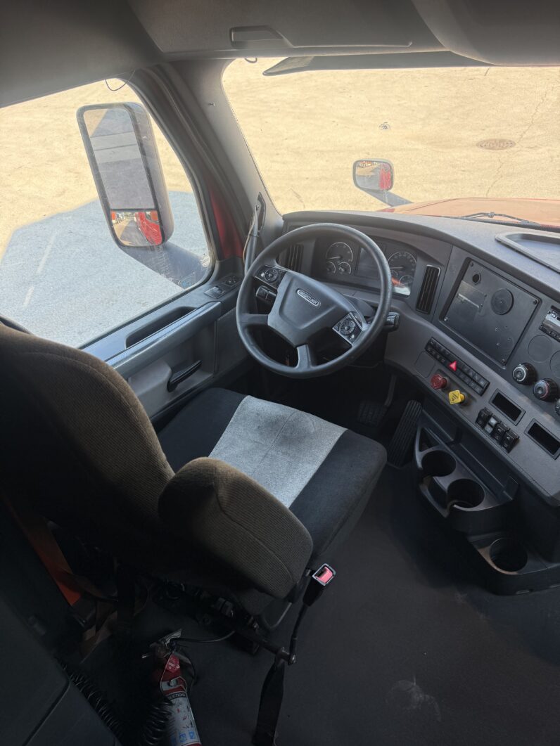 
								2020 FREIGHTLINER CASCADIA 126 full									
