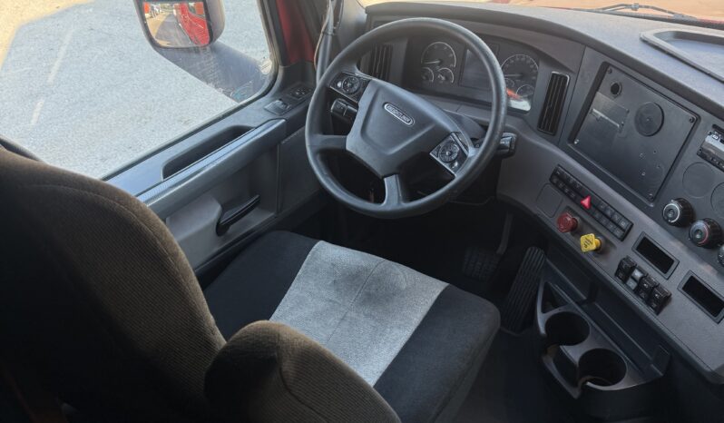 
								2020 FREIGHTLINER CASCADIA 126 full									