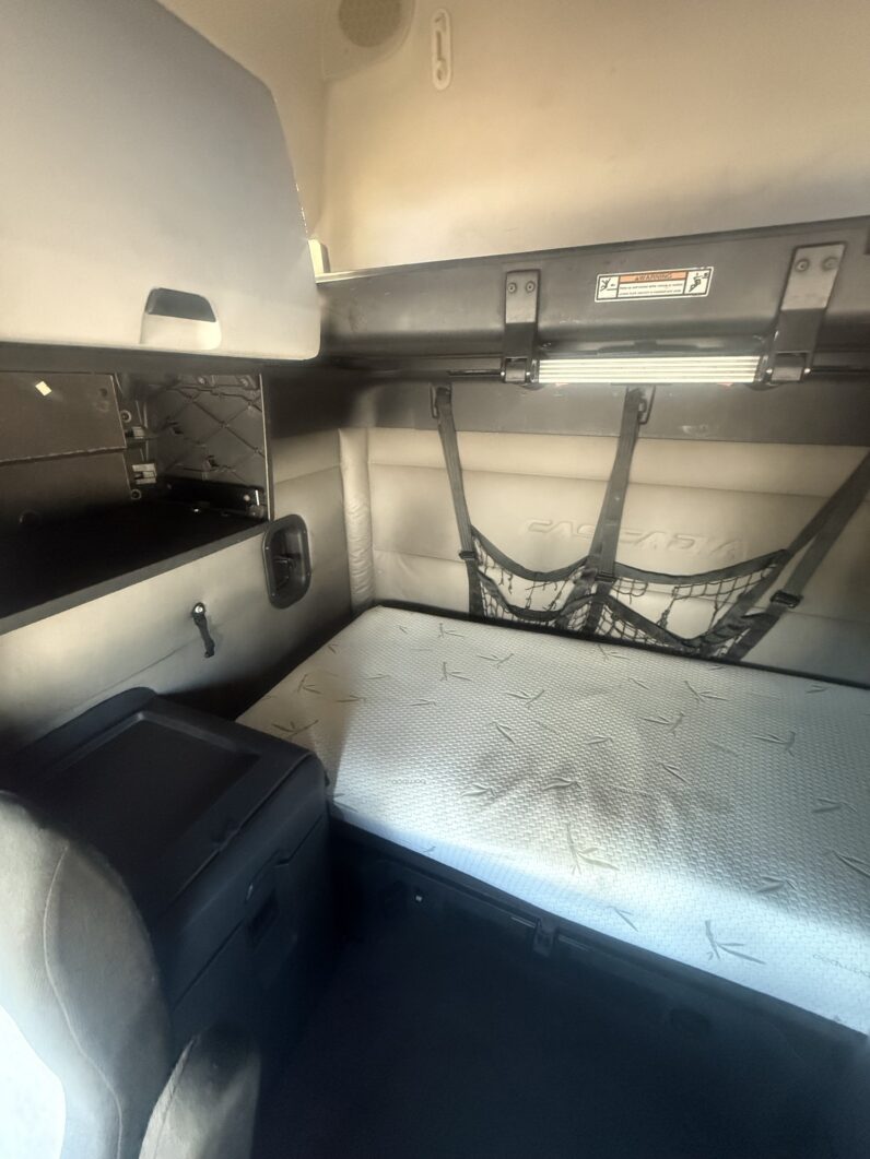 
								2020 FREIGHTLINER CASCADIA 126 full									