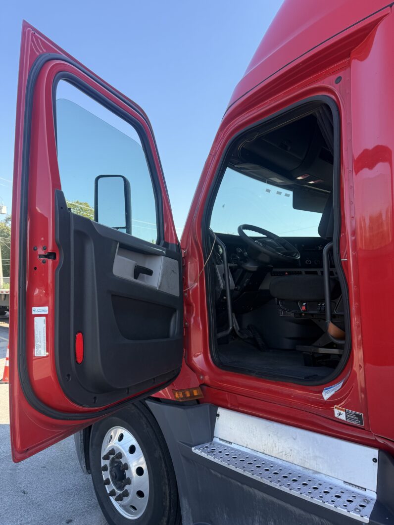 
								2020 FREIGHTLINER CASCADIA 126 full									