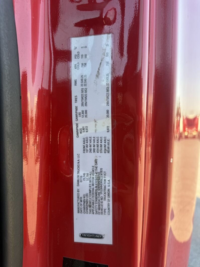 
								2020 FREIGHTLINER CASCADIA 126 full									