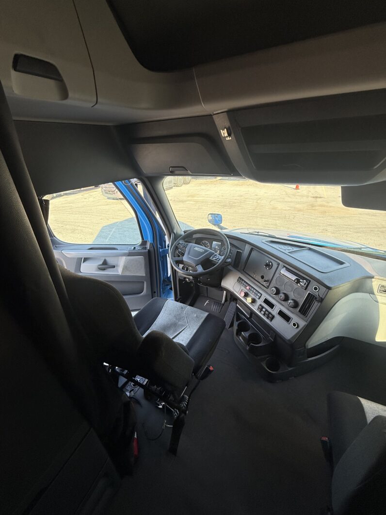 
								2020 FREIGHTLINER CASCADIA 126 full									