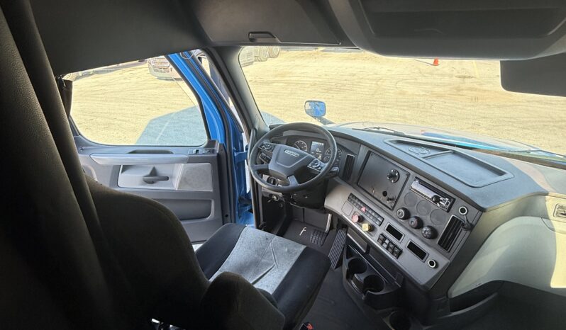
								2020 FREIGHTLINER CASCADIA 126 full									