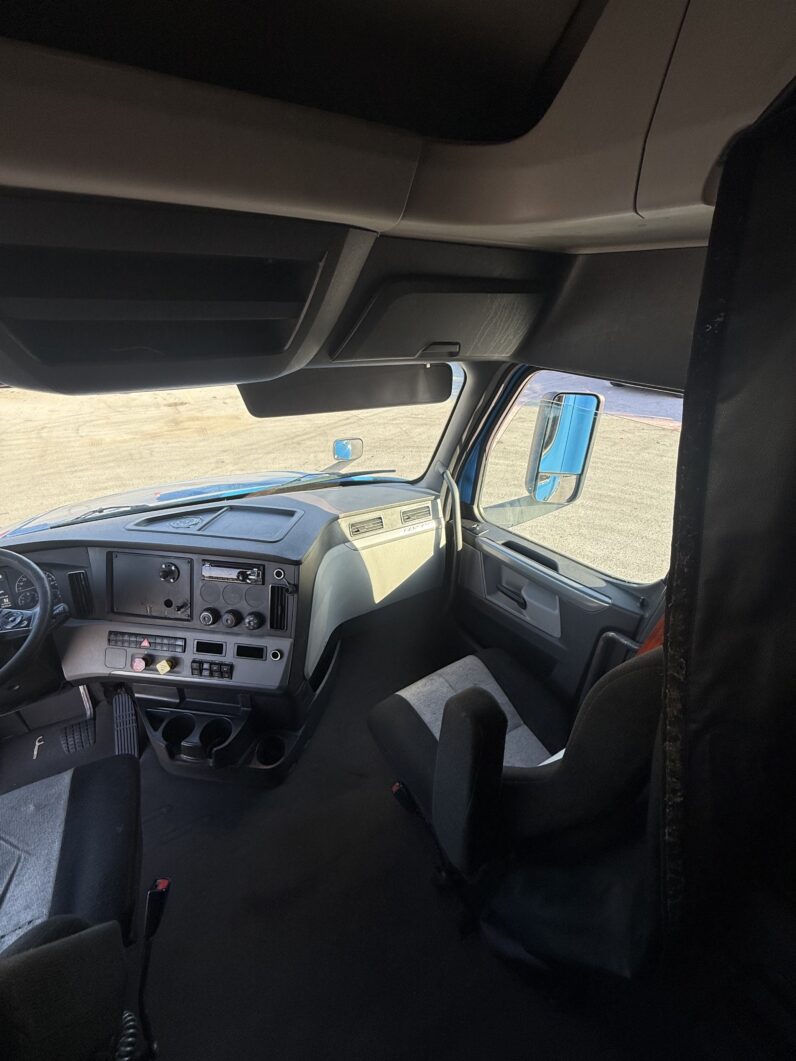 
								2020 FREIGHTLINER CASCADIA 126 full									