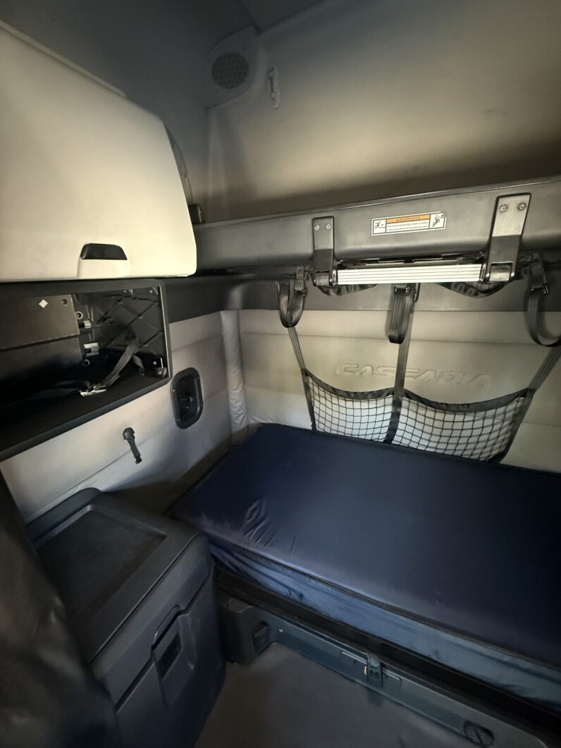 
								2020 FREIGHTLINER CASCADIA 126 full									