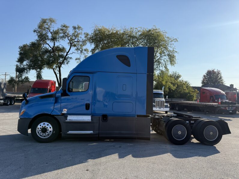 
								2020 FREIGHTLINER CASCADIA 126 full									