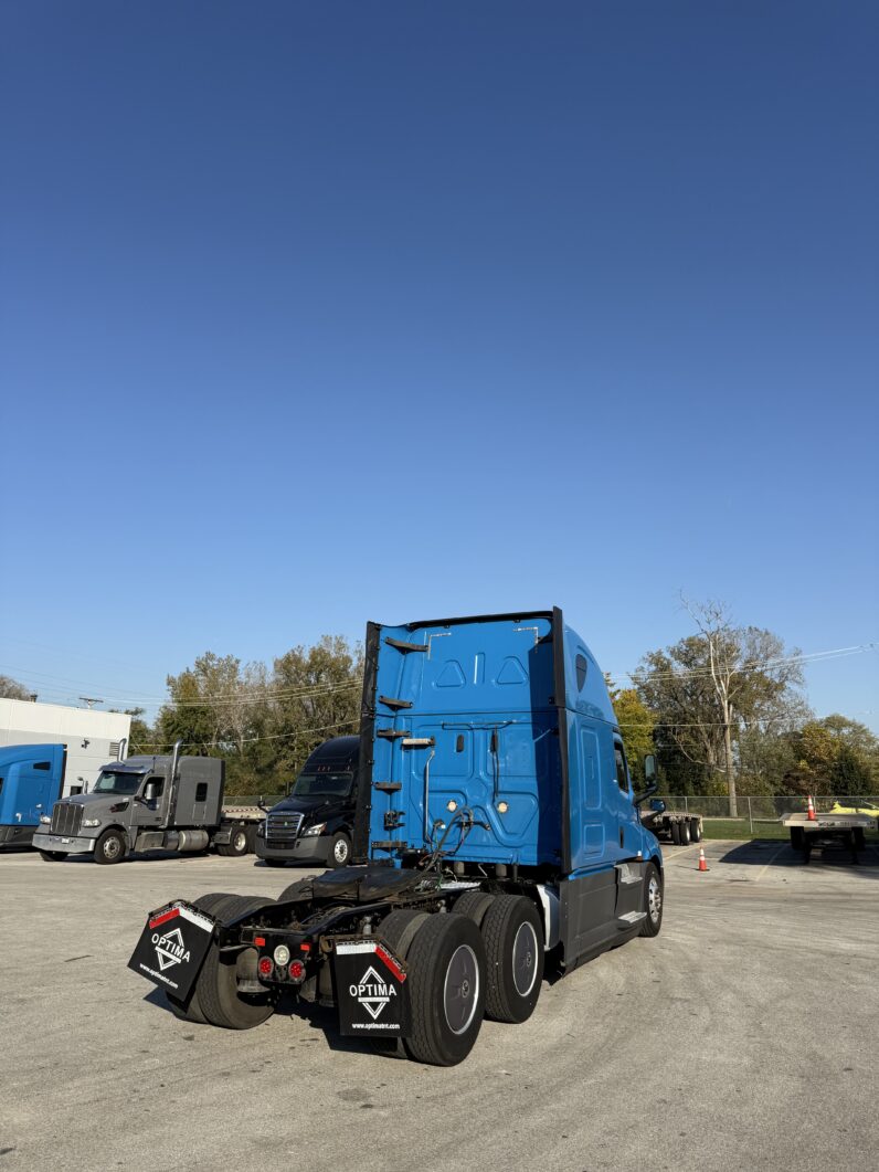 
								2020 FREIGHTLINER CASCADIA 126 full									