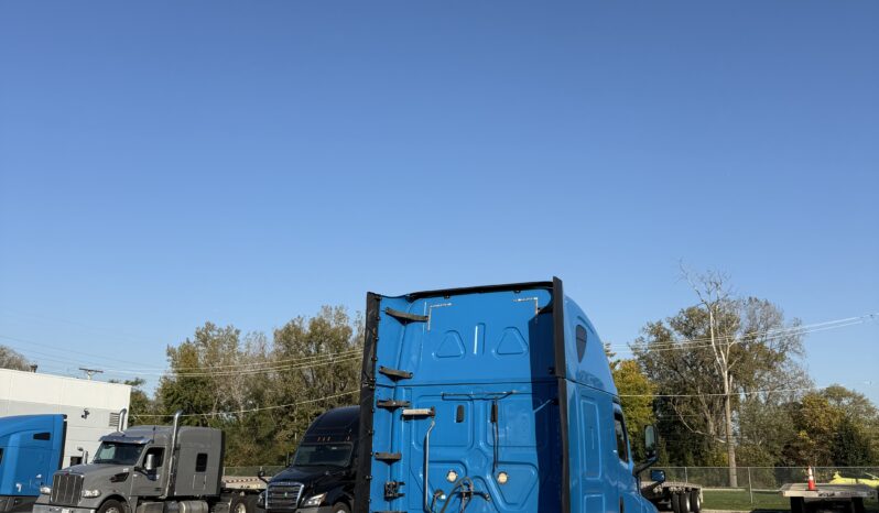 
								2020 FREIGHTLINER CASCADIA 126 full									