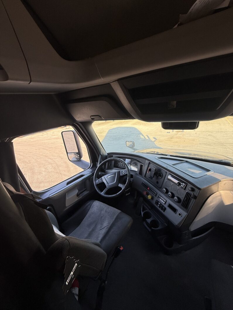
								2020 FREIGHTLINER CASCADIA 126 full									
