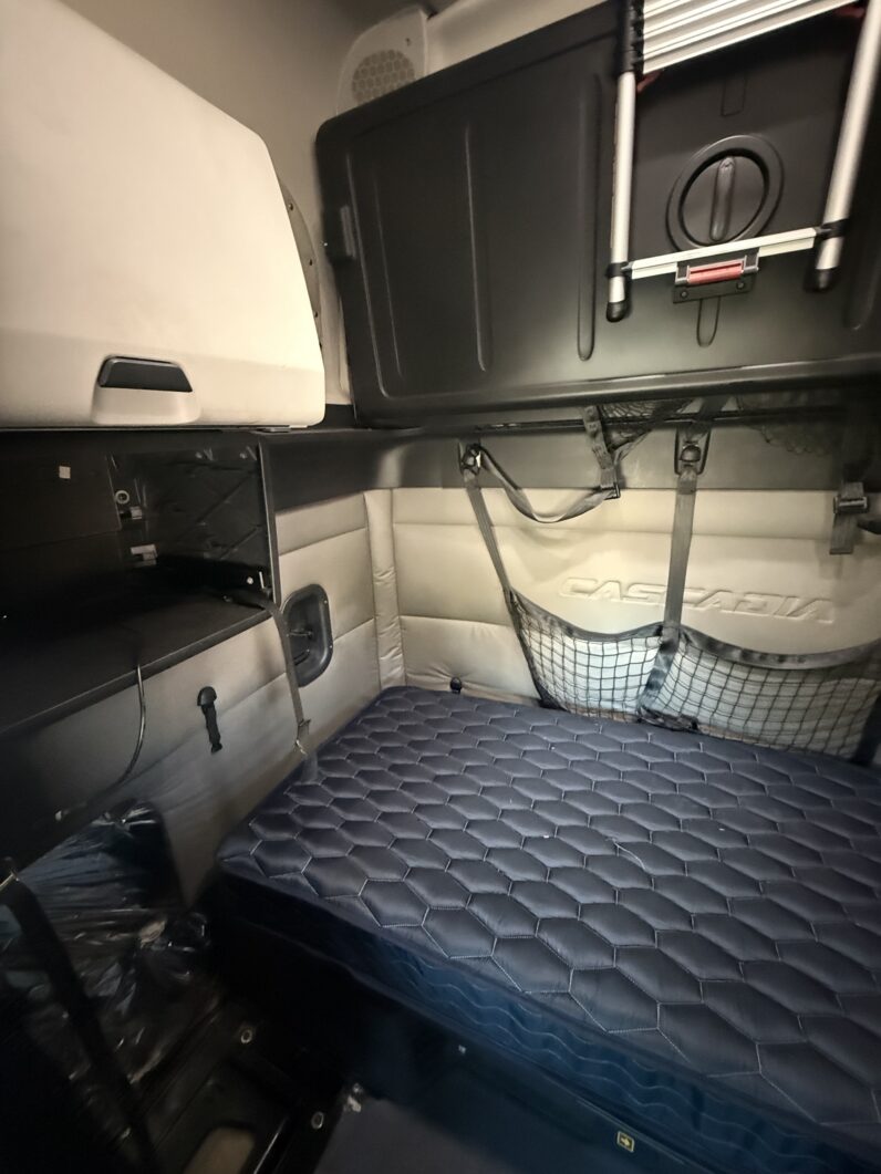 
								2020 FREIGHTLINER CASCADIA 126 full									