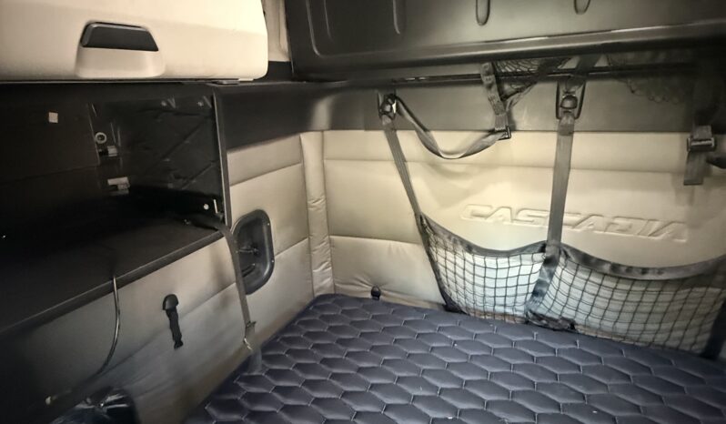
								2020 FREIGHTLINER CASCADIA 126 full									