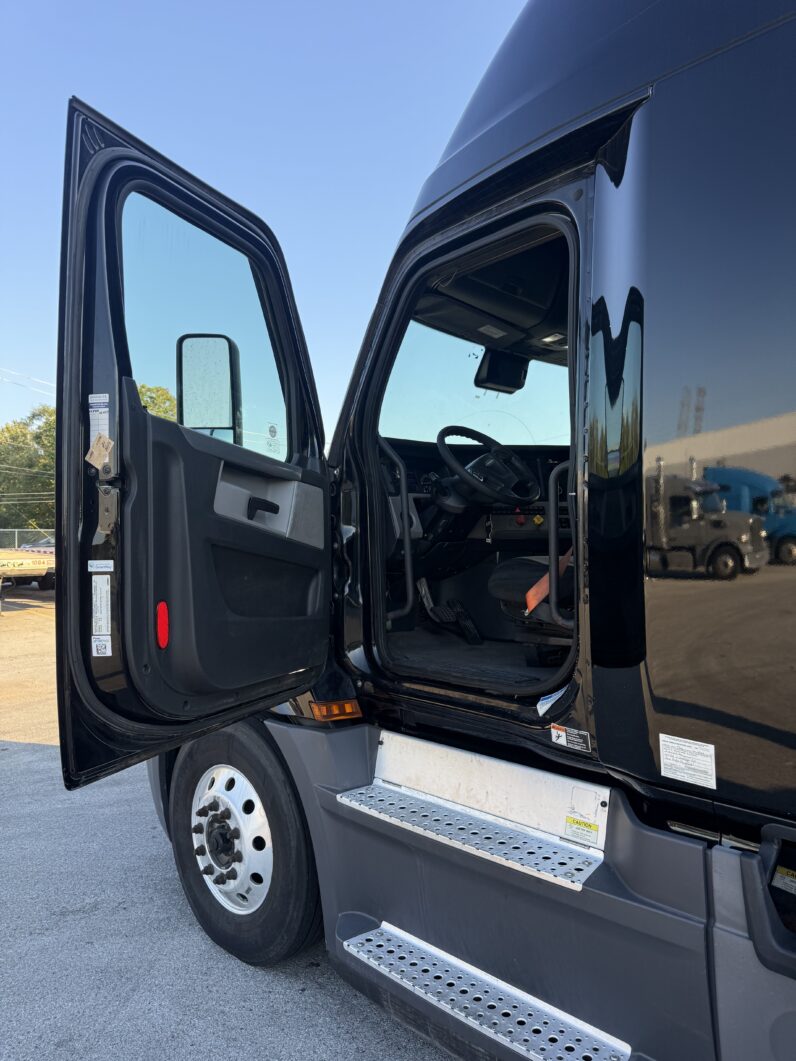 
								2020 FREIGHTLINER CASCADIA 126 full									