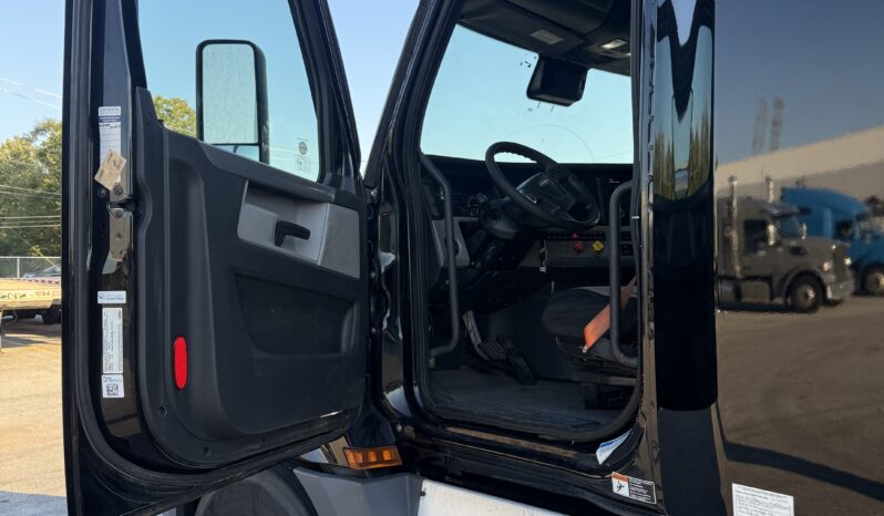 
								2020 FREIGHTLINER CASCADIA 126 full									