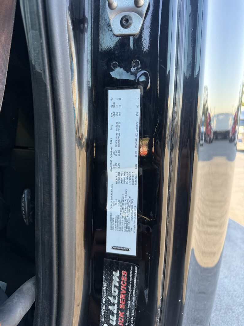 
								2020 FREIGHTLINER CASCADIA 126 full									
