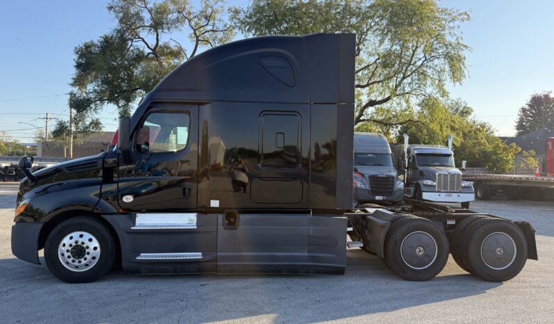 
								2020 FREIGHTLINER CASCADIA 126 full									