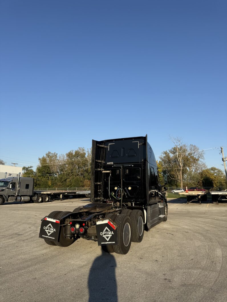 
								2020 FREIGHTLINER CASCADIA 126 full									